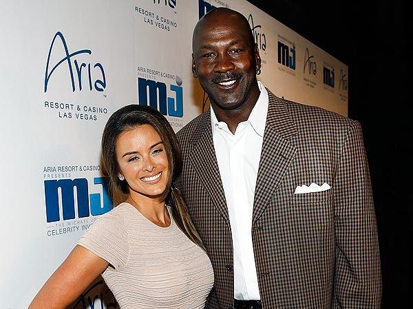 FamousAndFunny's tweet photo. Michael Jordan Marries Model Yvette Prieto http://t.co/r44xIRQUln
