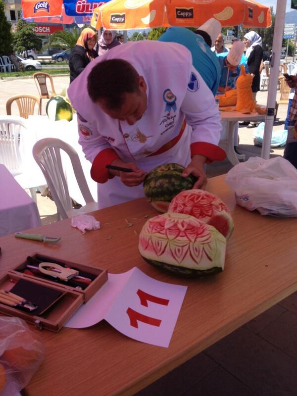 Şeflerimizden farklı yorumlar. Şehit Hamdi Bey meydanında