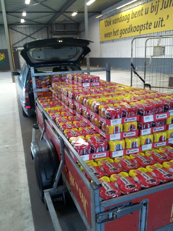 De aanhanger en de achterbak zit vol! #vitwil #willemii #jupiler #1200man
