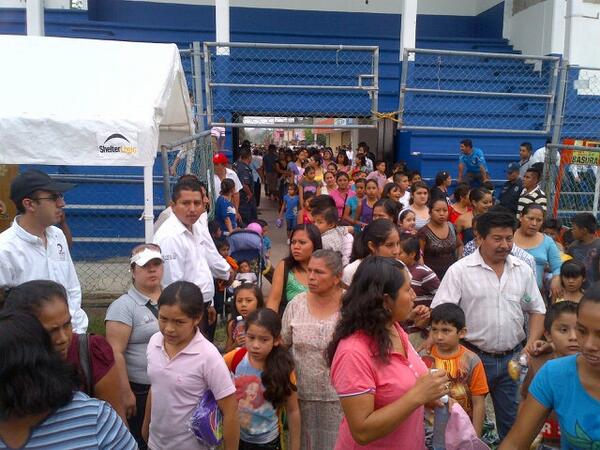 RomeroQuintanar's tweet photo. Y siguen llegando niñas y niños Huastecos a su festival en Huejutla http://t.co/5gtreSWeKY