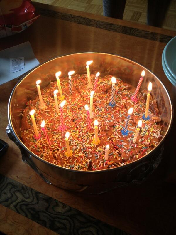 paulamolpe's tweet photo. Felicidadessssssss martssssssss @martaLo94 @pazrivera23 @belenf94 @VictoriaSoler @AndTorrecillas #19 #bday 🎂🎂😜😘 http://t.co/LoJs4VEe7I