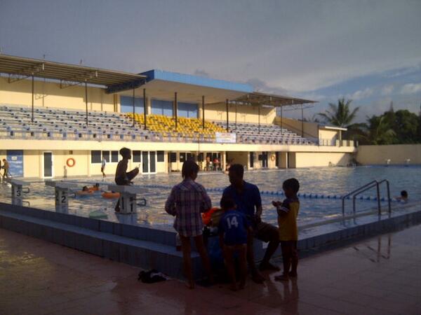 banda_aceh's tweet photo. Kolam Renang Tirta Daroy bisa sbg alternatif rekreasi warga kota. http://t.co/NNW1u1anLN
