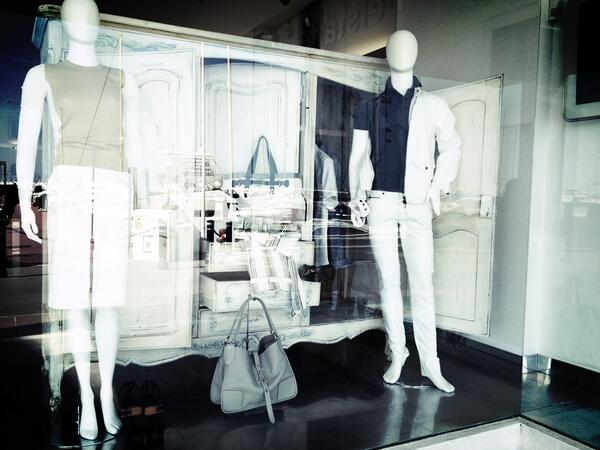 yo_rebelde's tweet photo. Belstaff Puerto Banus Marbella http://t.co/iEoSTsCoMR