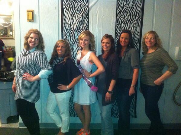 Deb_81's tweet image. The girls...now thats family.