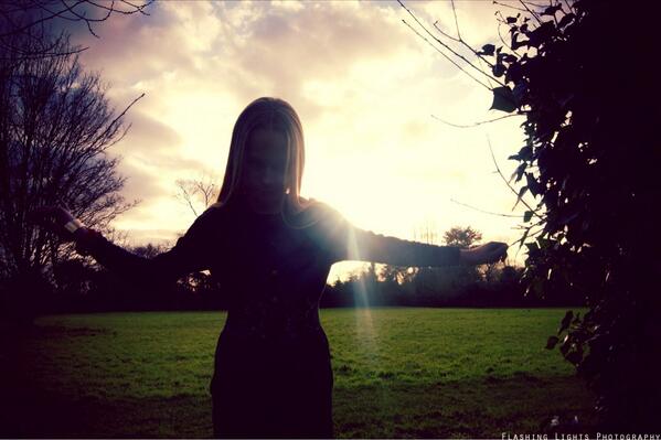model_ella's tweet image. #shadow #sunshine #modelbehaviour