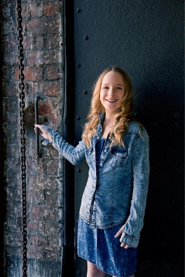 model_ella's tweet image. #laughing #photography #model #doorway #modelbehaviour #ModeloftheWeek