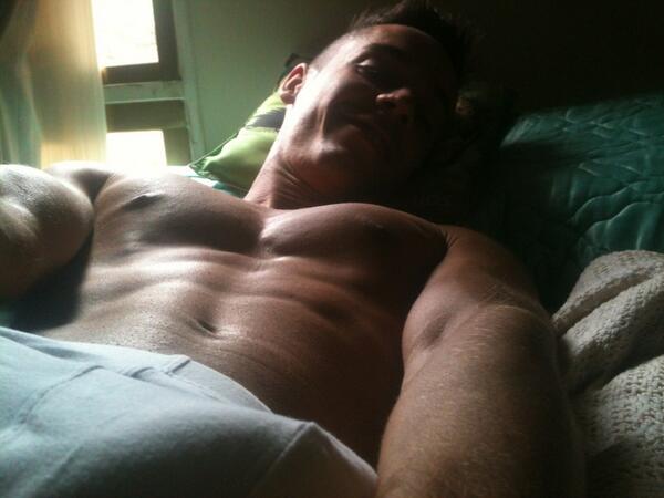 Bi_vers25's tweet photo. Estas duro! RT @CarlitosMiguel: Buenos días o mejor dicho nueva tardes,despertando http://t.co/af1d0i7yu7