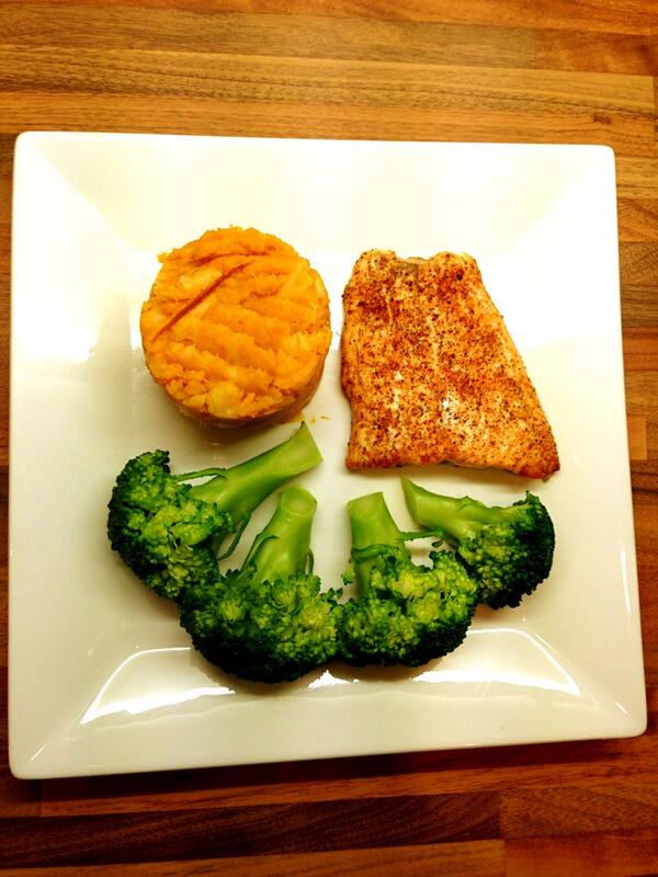 WakefieldLottie's tweet image. #paleo at its finest!! #salmon #broccolipower #sweetpotato&amp;amp;parsnip! #yummmmers #healthyeating
