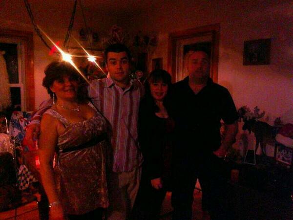 li73389370's tweet image. "@showerofnarry: #1DToWinFanWars HELLO"