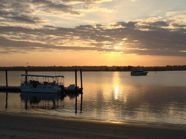 PnVonFiveOclock's tweet image. Arrived Wrightsville Beach anchorage after fueling. That's Five O'Clock at anchor.  Probably staying 2 days here.