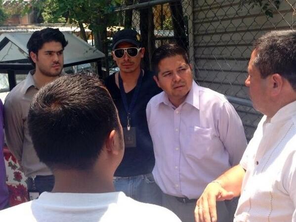 Andres_bju2's tweet photo. Trabajando en conjunto con I.A.S.I.S ayudando a personas en situación de calle.
@ManceraMiguelMX 
@_morenobrizuela http://t.co/VawBUybzZt