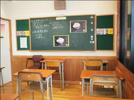 ときめきカフェ巡り 給食のおばさんカフェテリア 八王子 昔の給食が食べられる おしゃれとはちょっと違うけど ある意味新しい 友達といってみると面白いよ Http T Co Qpyeq7re0r