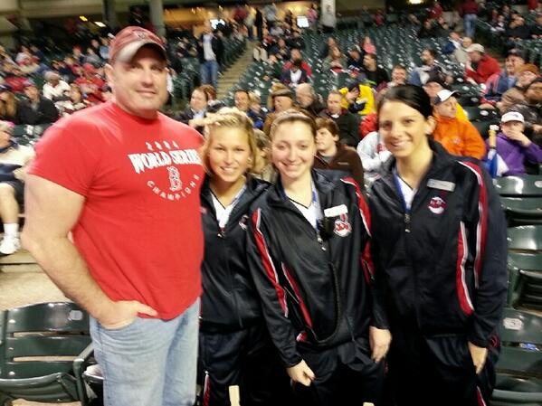 ryanwhitehurst's tweet photo. Front row #tribetown http://t.co/JfXhrT7t5f