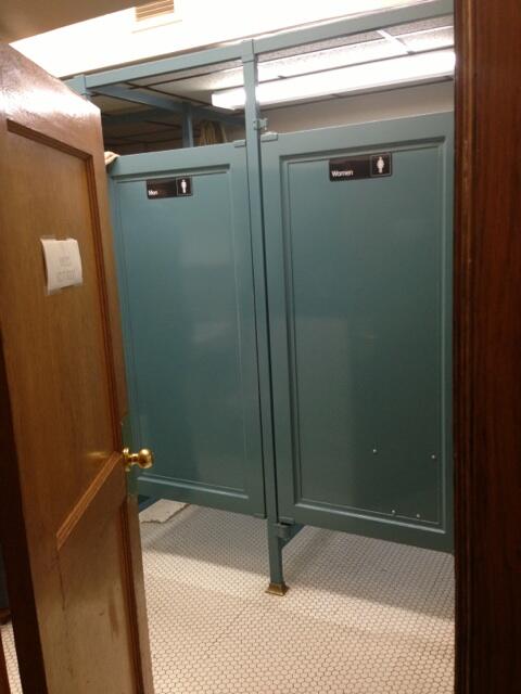 vanfio's tweet photo. @danieltosh sorry, the unisex bathroom is already a thing. http://t.co/M4R7retNqT