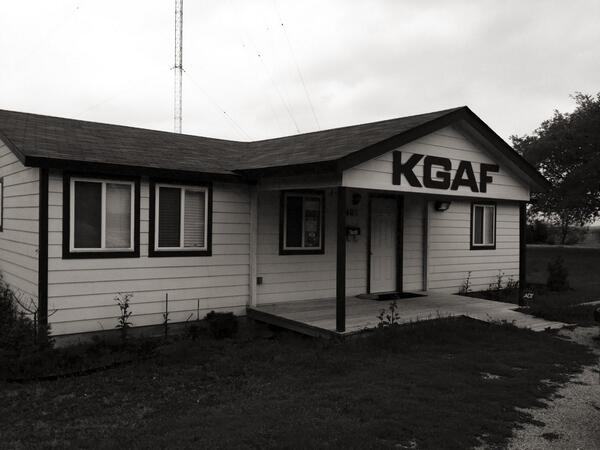 TSNTexas's tweet photo. Thanks Steve, Dee and the entire KGAFGainesville Texas team. 
A great chance to see this great Texas radio station http://t.co/0uj2emho9F