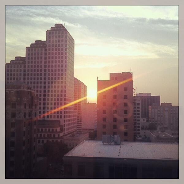 KTillinghast's tweet photo. Most likely my final sunset from this office window! Movin' on up - or rather, to snazzy new digs down the street. http://t.co/dbEBy5Tajq
