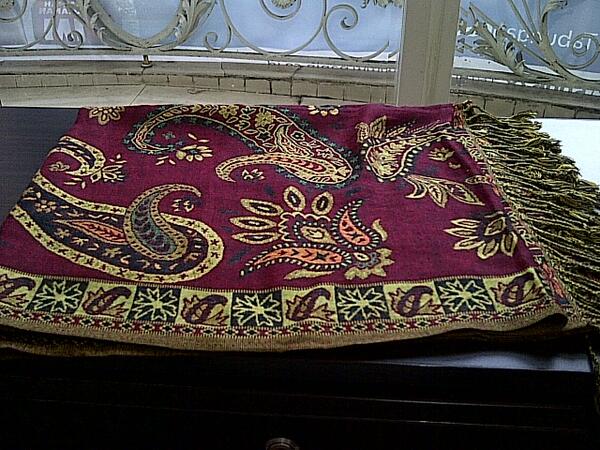 sarazki's tweet photo. “@annanne_: Ini poto meja syariah ku, mana foto syariah kalian @Fiierdaus @BelindaVp @sarazki @NcoELs :D http://t.co/BZ4FpEnoqy”hahahhahaaa