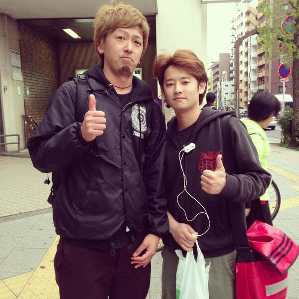 Shun Murakami 腹切万歳さんですか って初めて話しかけられたー みんなでいるときはあるけど いやー嬉しいですねこーゆーの ありがとうございます ﾉ Http T Co Twv6jwwm2c