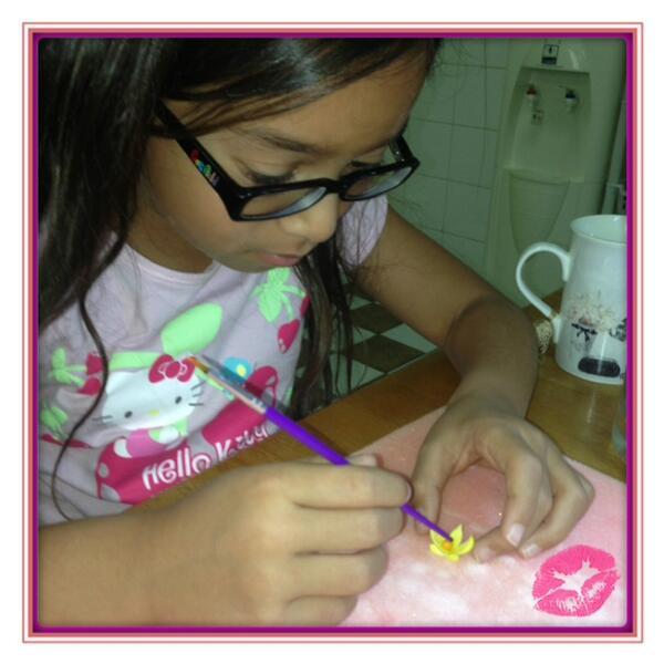kissablekitchen's tweet photo. The 8 year old Fondant Fairy. http://t.co/qII1VDJU39