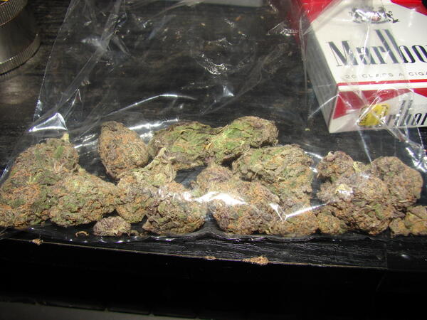 FortWorthWeed's tweet photo. quarter sack of some nice purp nugs http://t.co/cqNGSnpINN