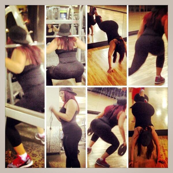 SexiiDeZ's tweet photo. #workhardgetright #workhardorgohome #noworknoresults #squatz #lunges #nopainnogain #badgyal http://t.co/YDGaXkX86K
