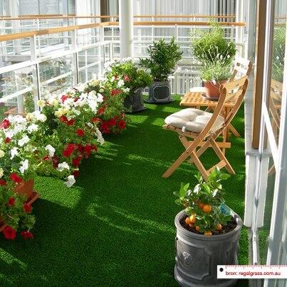 KarweiR's tweet photo. Beschik je alleen over een balkon? Ook dan kan je een geweldige 'tuin' creëren met kunstgras, planten en een tuinset. http://t.co/Jn9Dj3lRFU