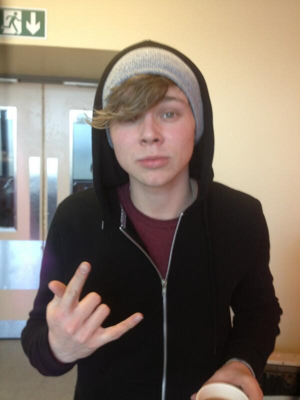 Calum Hood tweet media