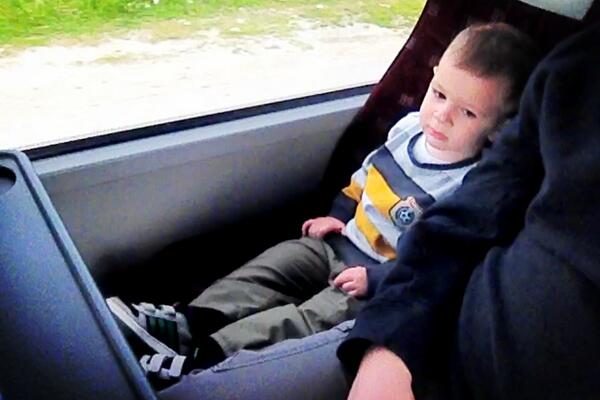 feymanege's tweet photo. Dede... Niye onlar bizimle gelmiyor? :( http://t.co/7OTpub5X7I