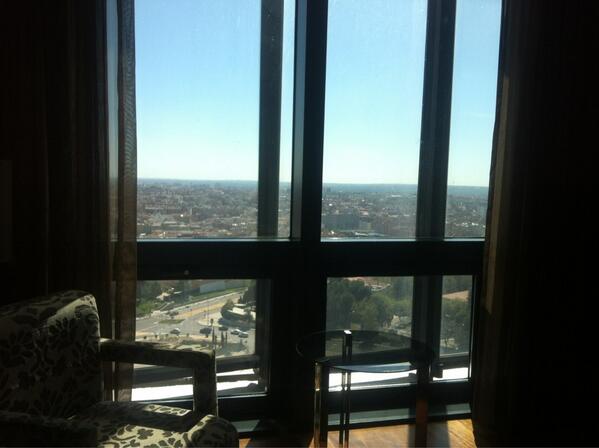 IngridSunyer's tweet photo. Maravillosas vistas desde el hotel! #madrid http://t.co/sT33qKOXIy
