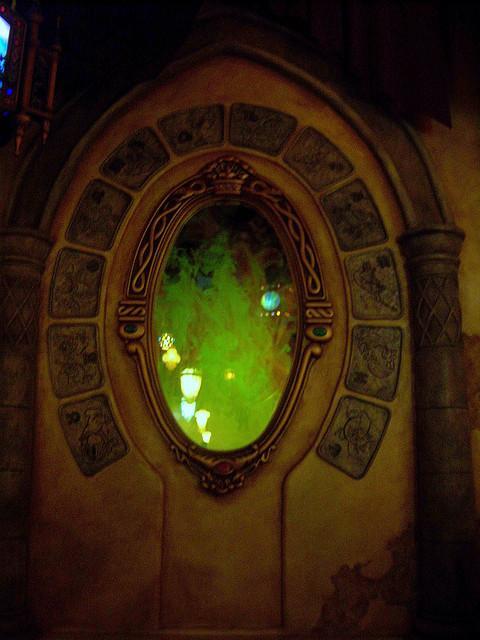 TVAIMPRO's tweet photo. Spiegeltje spiegeltje aan de wand, wie is de DOMste van het land? Twist &amp; Fairy Tales, 20.00, @polanentheater http://t.co/GYNCJzcKG1