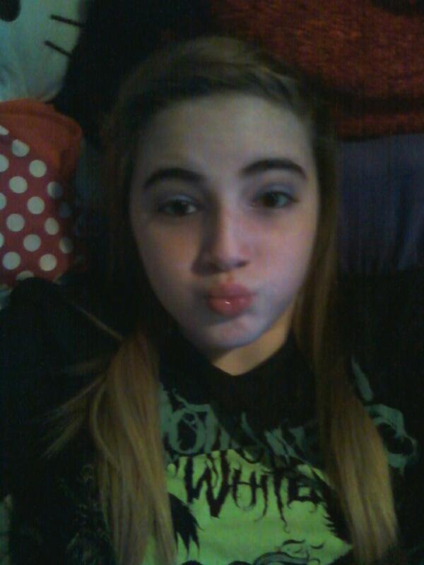 lyssaboo0204's tweet photo. Kiss me? (: http://t.co/4rnar2PKmq