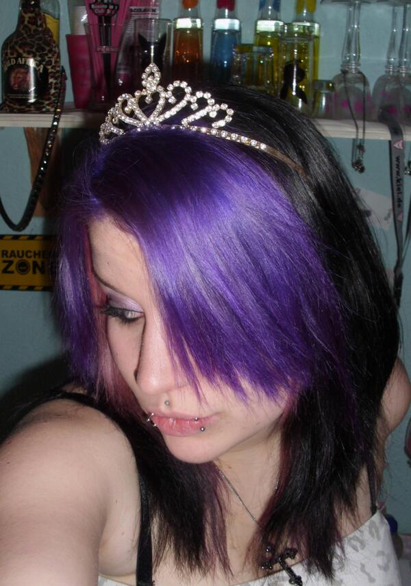 MissKittyVanni's tweet photo. I miss my purple hair so much  :( http://t.co/htOUXhvhB7