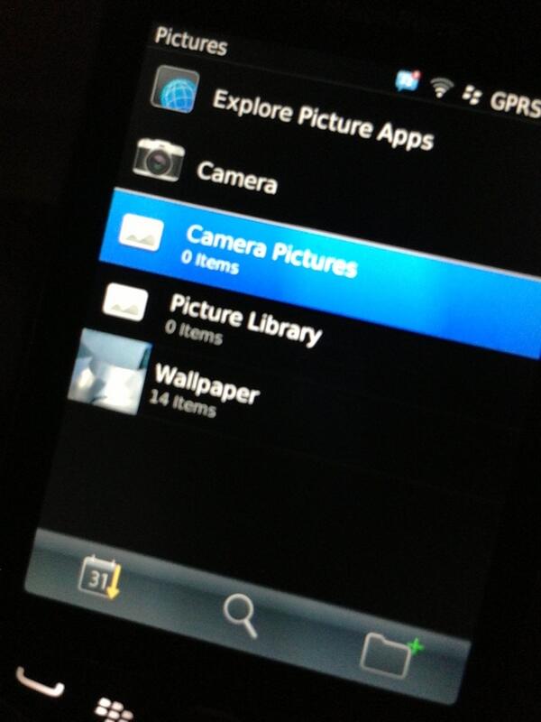 SarahAM1's tweet image. أشكي لمييييين ؟؟ 😭😭💔 #losingData