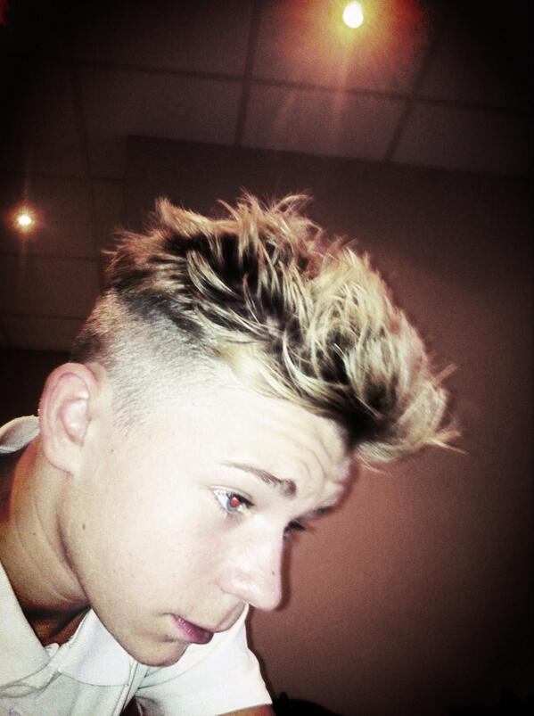 chaybird1's tweet photo. Got a new hair cut http://t.co/xgvwTFxQjQ