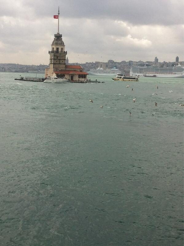 denizsimsek81's tweet photo. İstanbul güzel ama yaşanmaz 😊 http://t.co/W5v5vuqXdV