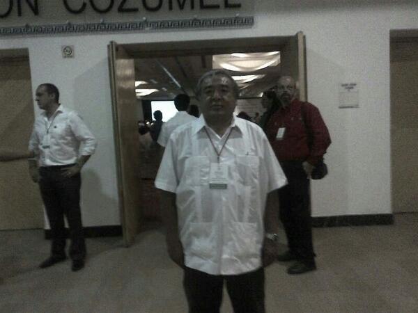 Jeaspqroo's tweet photo. Delegado ejecutivo de la Jeaspqroo en la consulta para el Plan Nacional de Desarrollo http://t.co/BSJmpqAnCV