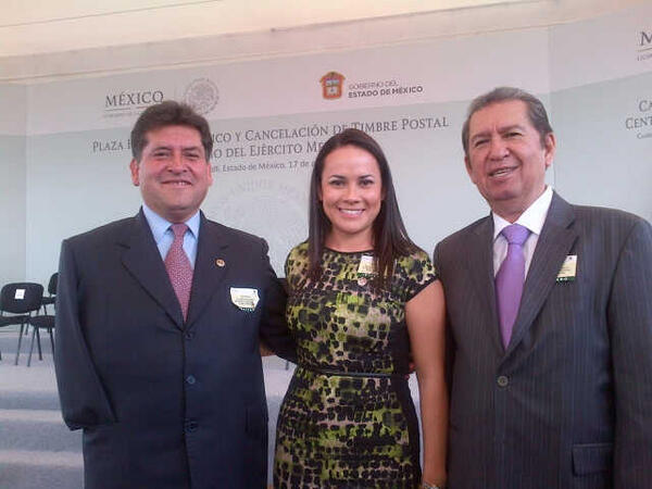 Con mis amigos mi Dip. Local @pacorossr y <a href="/HLLepe/">Humberto Lepe Lepe</a> esperando al Presidente <a href="/EPN/">Enrique Peña Nieto</a> y al Gobernador <a href="/eruviel_avila/">Eruviel Ávila</a>.