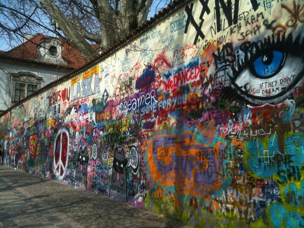 emmegiov's tweet photo. #praha #wall http://t.co/A3VU7N098l
