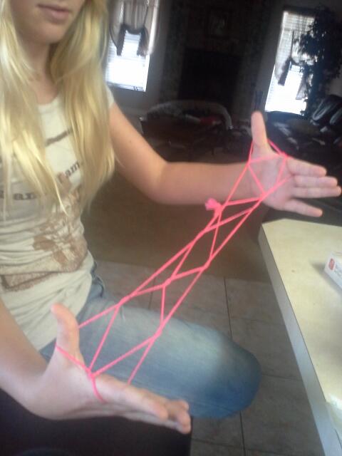 heather_nulty's tweet image. I loved this as a child. #stringthing #dontknowwhatitscalled