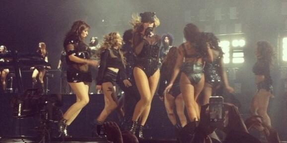  Beyoncé > "The Mrs. Carter Show" World Tour [II] - Página 14 BIFsEoSCcAEYVtH