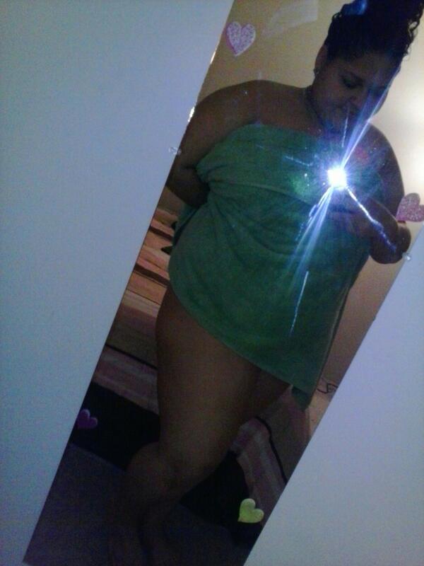 Dimplez_xoXox's tweet image. Jus getting out da showaaa" ♥♥ #FreshasEVER