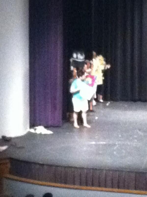 barbarabee23's tweet image. my nu nu formal date just asked Britney Spears to formal instead of me 😭 @DanielDupuy11 #ditched