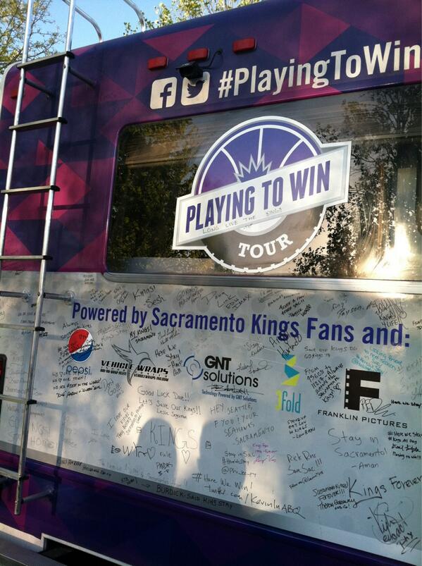 goodlaura's tweet photo. And now a word from our #playingtowin  tour sponsors: @3foldcomm @FranklinPix @GNTSolutions @pepsi #herewestay http://t.co/RavrkCg9WD