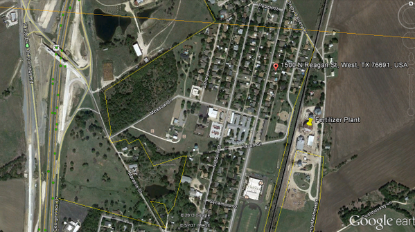 AFGutierrez's tweet image. #plantexplosion is located right next to residential area as seen on this #googlemap #WestExplosion