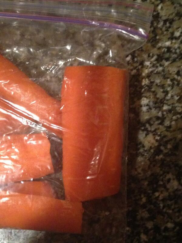 JOO_nah's tweet photo. You better come home with an empty lunch bag! @chrisduh_mac http://t.co/1bS3afPNbQ