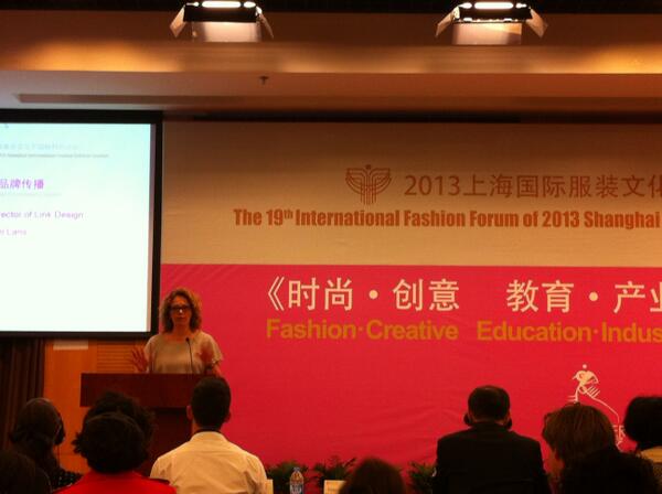 peterpotman's tweet photo. Dutch company @Linkdesign's Kim Lans adressing the Donghua Fashion Forum, #Shanghai Fashion Week #DutchDaysSH http://t.co/HHT4cIgCei