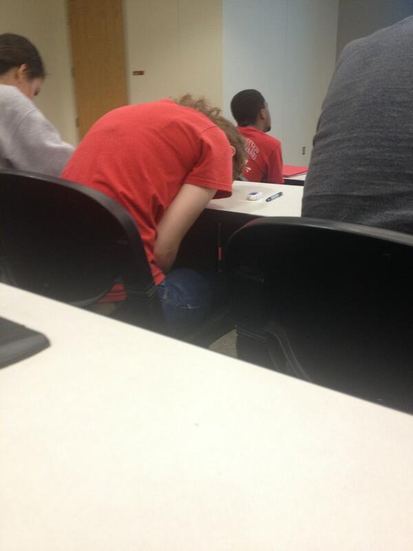 pplsleepinclass's tweet photo. K'od #peoplesleepinginclass http://t.co/Y13yrPQff5