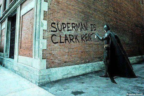 kennygrullon's tweet photo. Jajajaja que indiscreto es Batman. Se parece a mi. Jajajaja @irvinalberti @elgordogerman http://t.co/unHF34yjhd