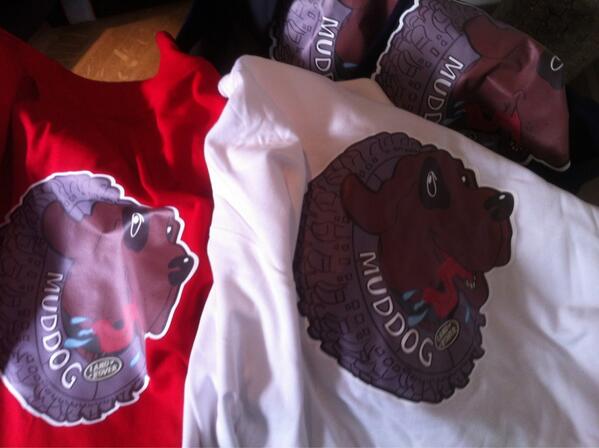 Het logo van @sjorstrimbach ook op de kleding... De promo zit wel snor ;-)