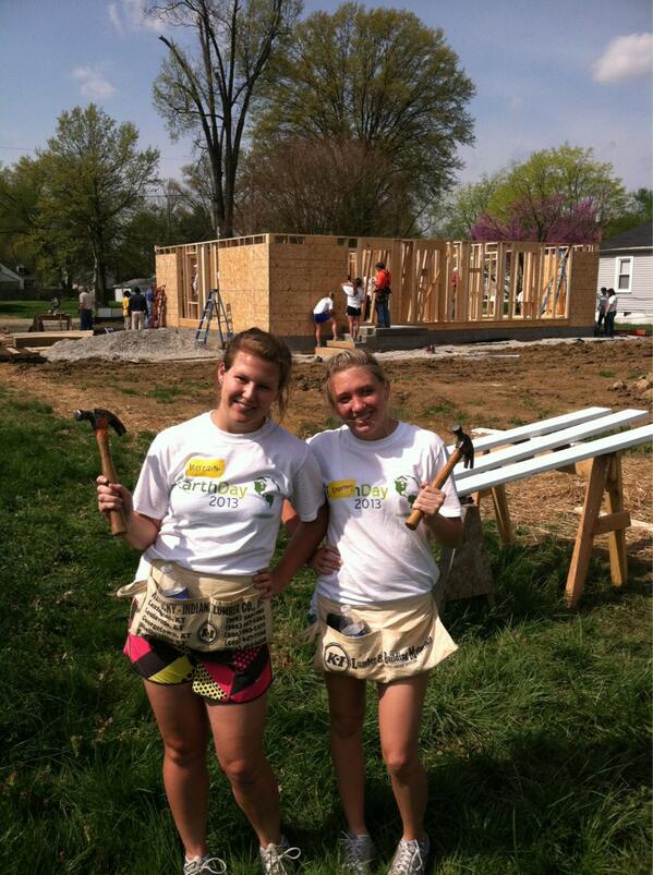 MeredithPrice_'s tweet image. #buildingbuddies #projectbuild #habitatforhumanity #manual2013